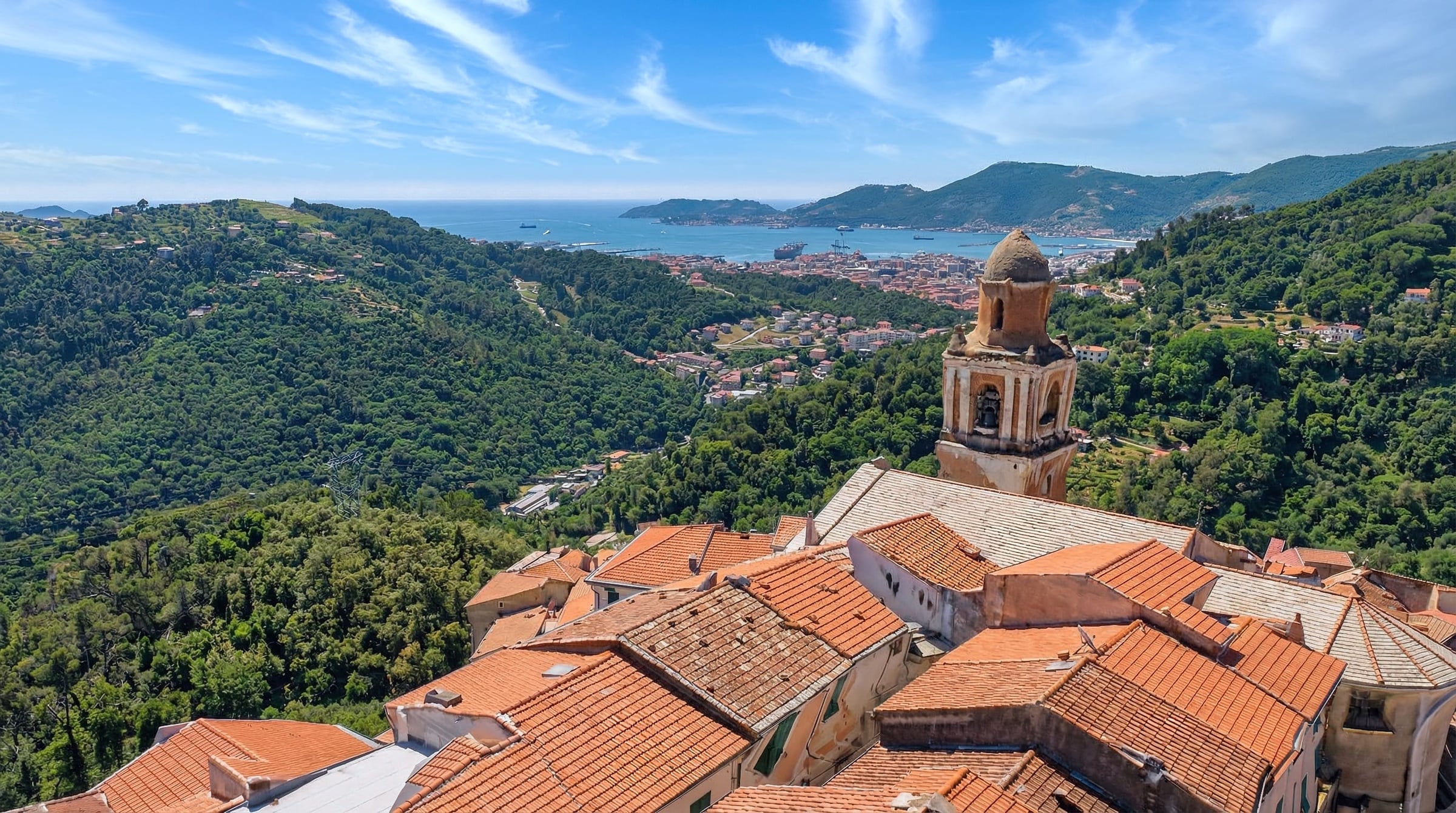 Vista panoramica del Golfo di La Spezia dalle colline di Valeriano